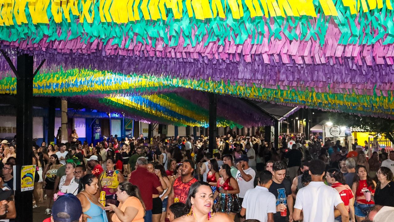Foto 180 de 238 — Trabiju Folia 2026 arrasta multidão com Bloco Furacão, Santa Maria e DJ Joantony; veja fotos